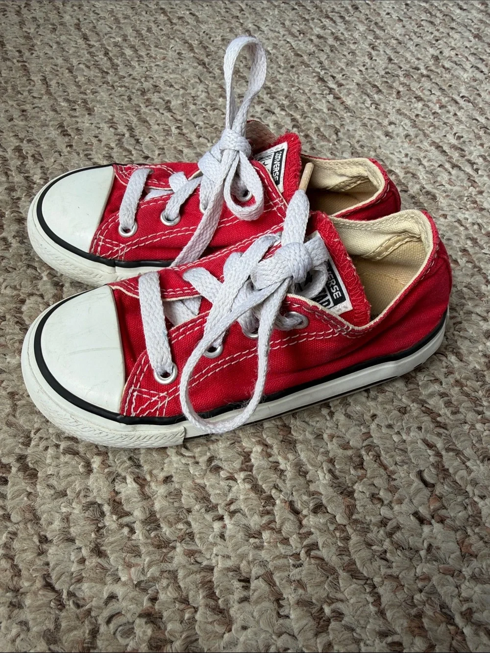 Converse bright red